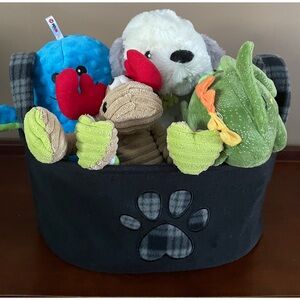ADORABLE PET STORAGE / TOYS NOT INCLUDED